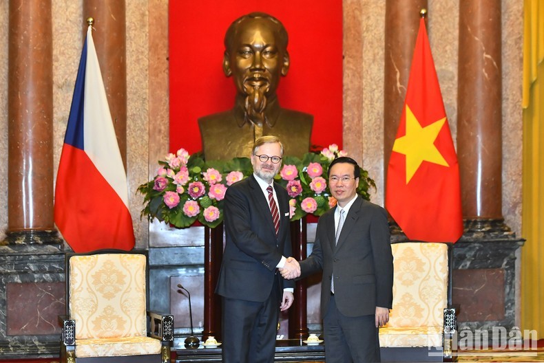 越南国家主席武文赏会见捷克总理彼得·菲亚拉。（登科 摄）