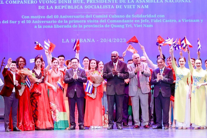 “越南-古巴历史烙印” 特别文艺晚会。