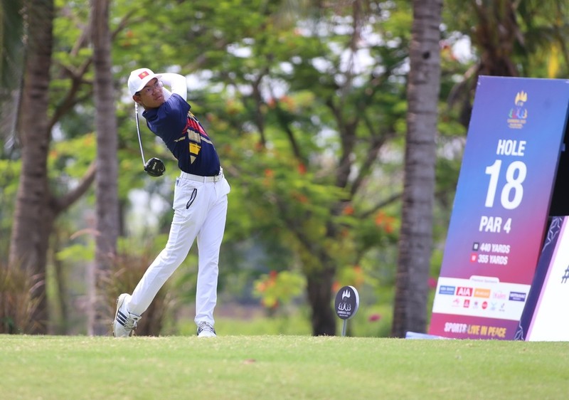 高尔夫球手黎庆兴（15岁）获得第32届东运会男子个人金牌。