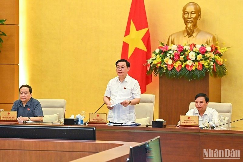 国会主席王廷惠在闭幕式上发表讲话。（维玲 摄）