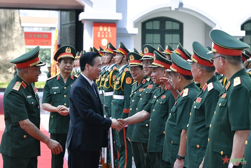 越南国家主席武文赏造访越南国防部第二号总局。