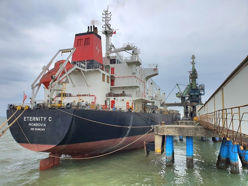 载有31500吨水泥的货船“Eternity C”号。（宜山水泥公司供图）