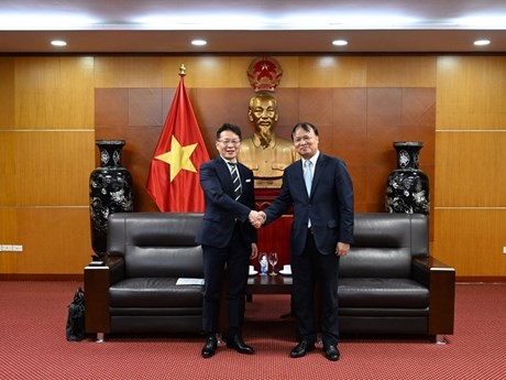 越南工贸部副部长杜胜海会见本田常务执行役员兼亚洲・大洋洲地区本部长Toshio Kuwahara。