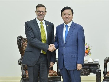 越南政府副总理陈红河会见澳大利亚驻越南大使。