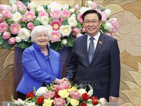 越南国会主席王廷惠会见美国财政部长珍妮特·耶伦。