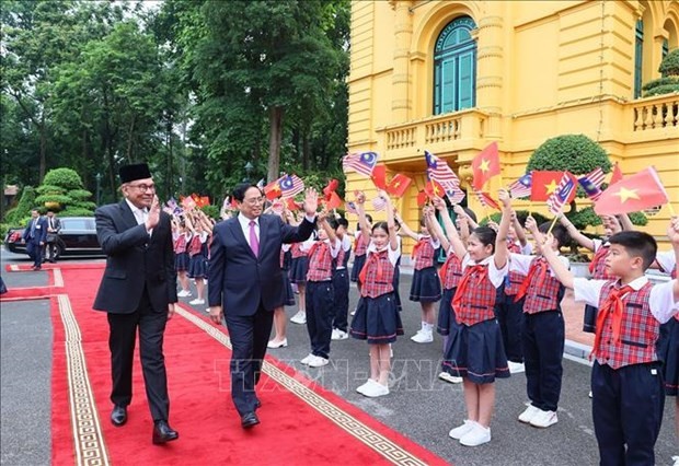 马来西亚总理安瓦尔·易卜拉欣欢迎仪式在主席府举行。