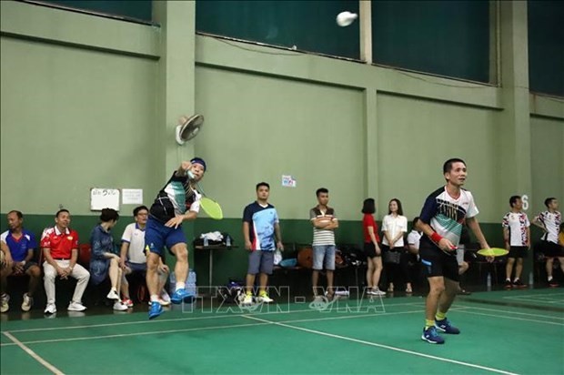 旅居老挝越南人羽毛球比赛开赛。