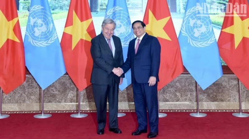 于2022年10月对越南进行正式访问期间越南总理范明正与联合国秘书长安东尼奥·古特雷斯。