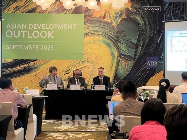 亚洲开发银行（亚行-ADB）驻越南代表处举行新闻发布会。