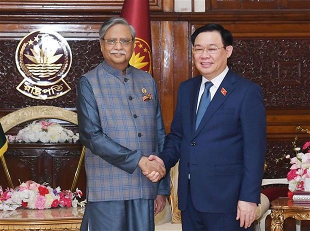 越南国会主席王廷惠会见孟加拉国总统穆罕默德·沙哈布丁·楚普。
