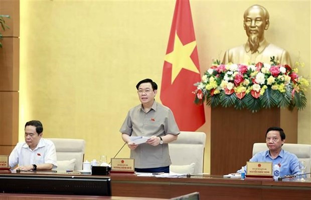 越南国会主席王廷惠在闭幕式上致辞。