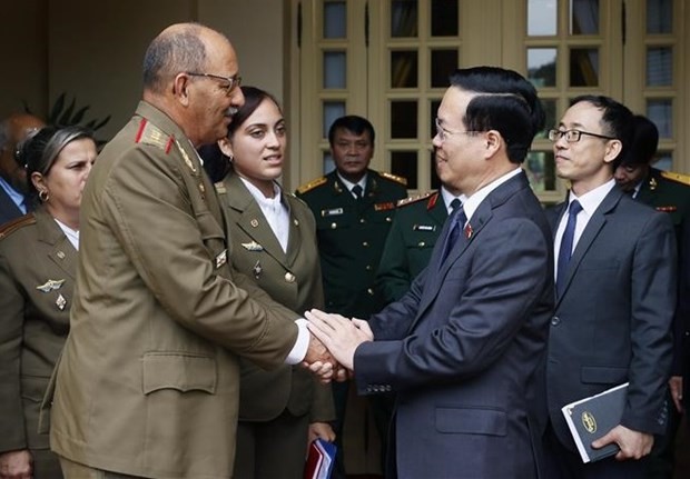 越南国家主席武文赏会见古巴革命武装力量部副部长兼总参谋长罗伯托•莱格拉•索托隆戈。