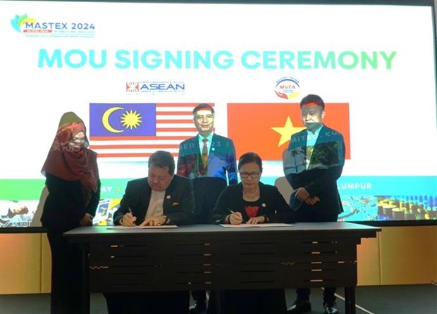 马来西亚-越南友好协会与东南亚国家联盟工商会（ACCI）签署谅解备忘录。