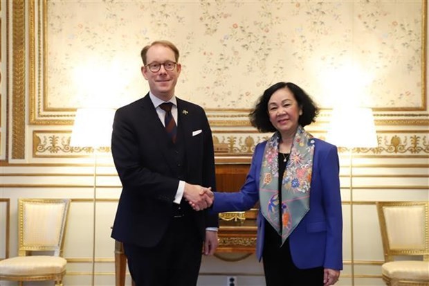 越共中央书记处常务书记张氏梅会见瑞典外交大臣托比亚斯·比尔斯特伦。