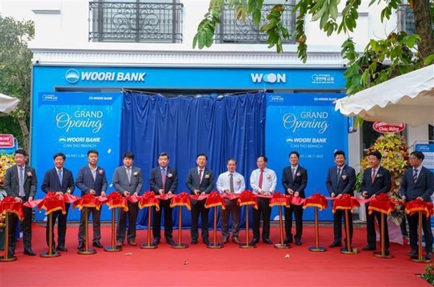 越南友利银行芹苴市分行揭牌仪式。