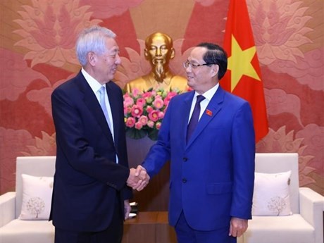 越南国会副主席陈光方上将与新加坡副总理兼国家安全统筹部长张志贤。