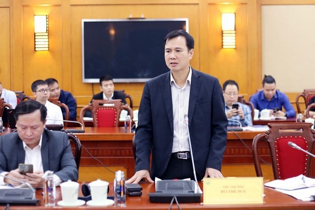 越南科学技术部副部长裴世维在会上发表讲话。