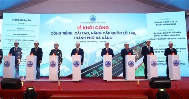 政府副总理陈红河出席14B号国道岘港段升级改造工程开工仪式。