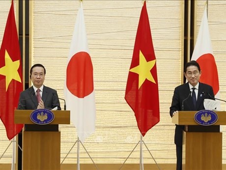 越南国家主席武文赏与日本首相岸田文雄共见记者。