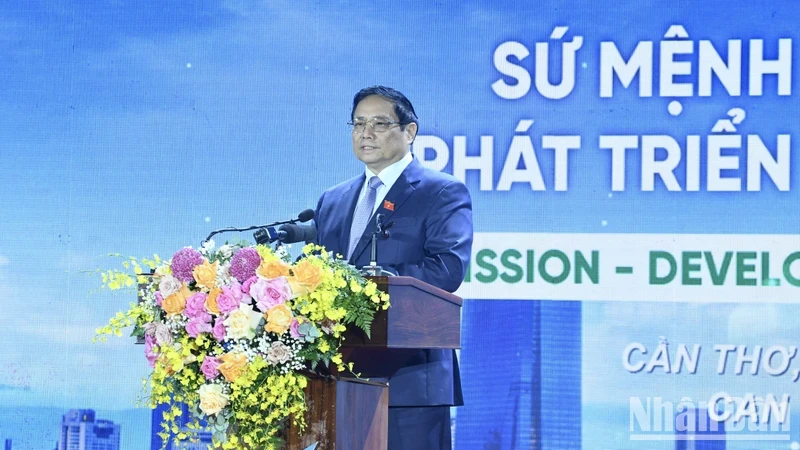 越南政府总理范明正出席芹苴市规划公布与投资促进会议。