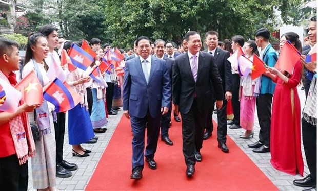 越南政府总理范明正和柬埔寨首相洪玛奈走访越南外贸大学。