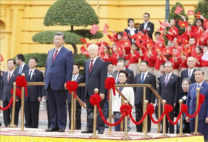 中共中央总书记、中国国家主席习近平于12月12日至13日对越南进行国事访问。