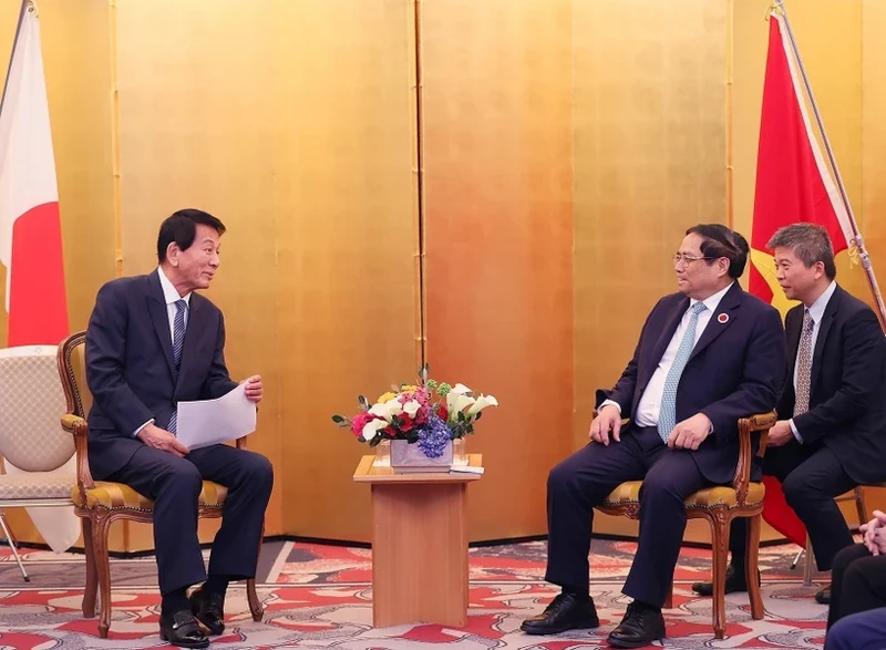 越南政府总理范明正会见原越日关系特别大使杉良太郎。