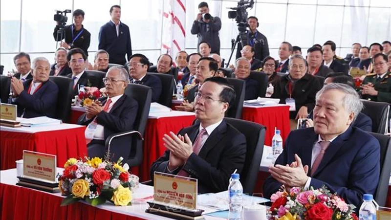 国家主席武文赏出席广义省规划公布仪式。