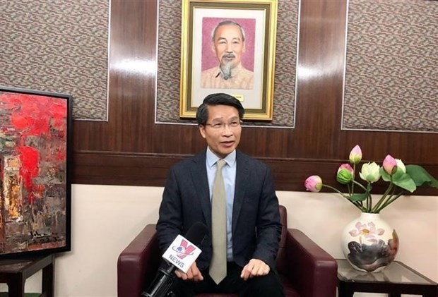 越南驻香港总领事范平谈。