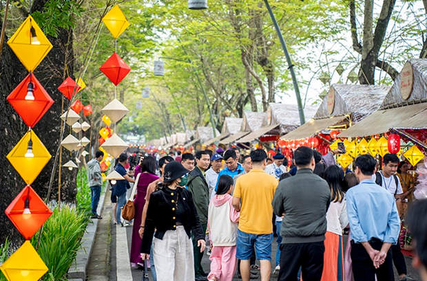 2024年顺化春节活动吸引四面八方游客。