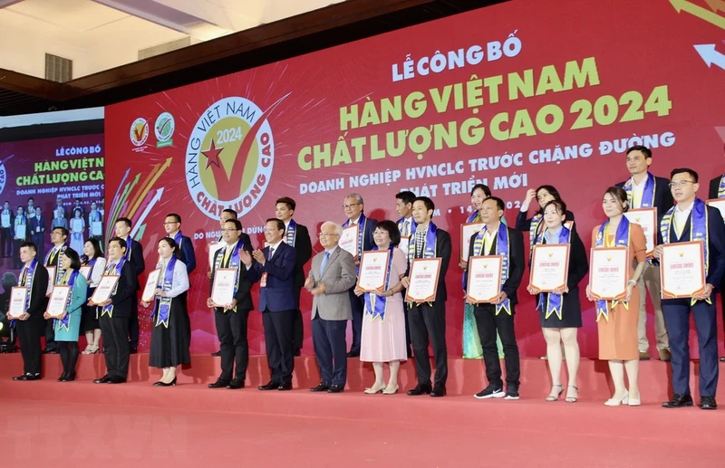 在入选企业名单中，有32家企业连续28年荣获越南优质产品证书。