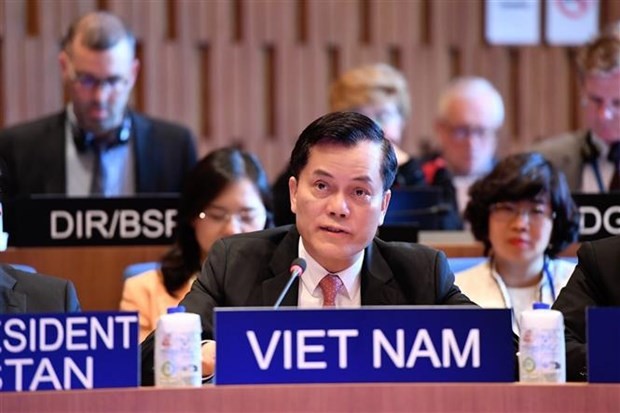越南外交部副部长、越南UNESCO国家委员会主任何金玉。