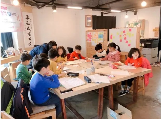 在韩国的一个“爱心越南语”培训班。