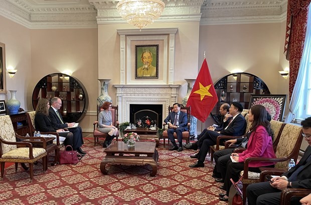 越南政府副总理黎明慨会见戴尔（Dell）集团副总裁。