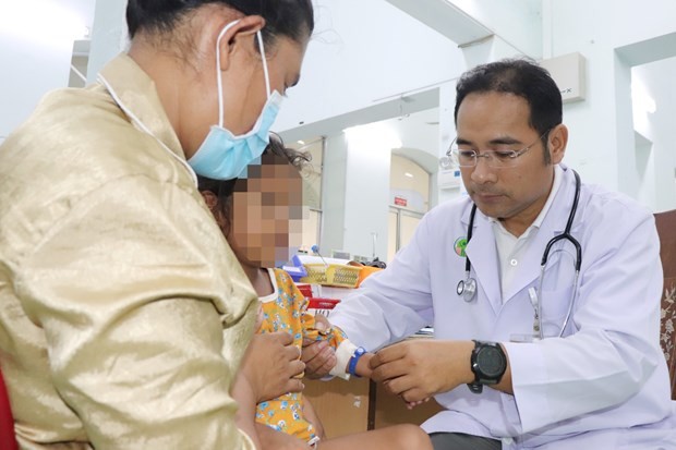 胡志明市第二儿童医院成功救治柬埔寨一重症登革热儿童患者。