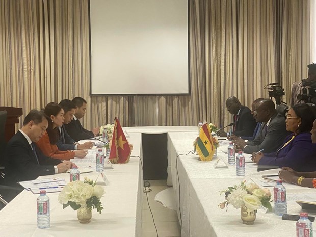 越南外交部副部长阮明姮从4月16日至17日率团对加纳进行工作访问。
