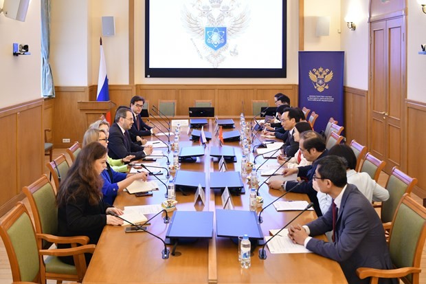 黄明山副部长一行会见俄罗斯科学与高等教育部副部长康斯坦丁•莫吉列夫斯基。