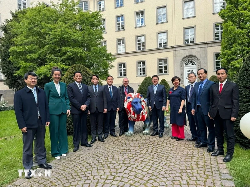 越南司法部工作代表团访问德国黑森州司法部。