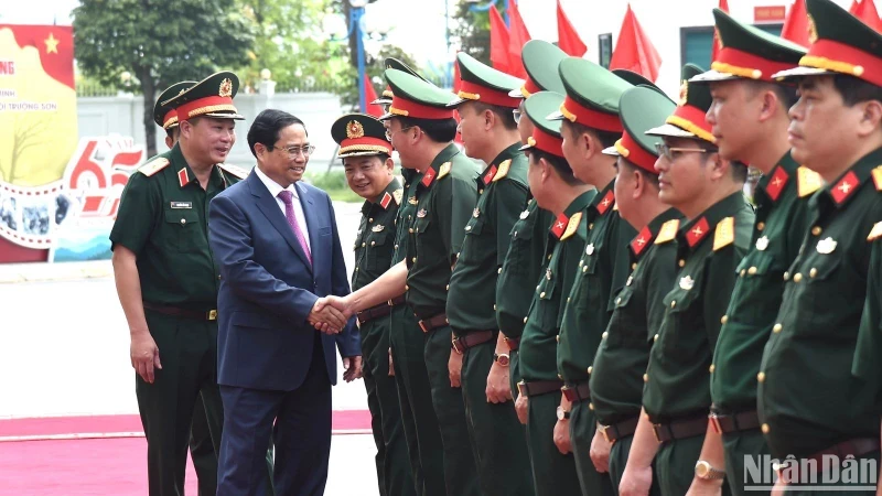 范明正总理造访第十二兵团。