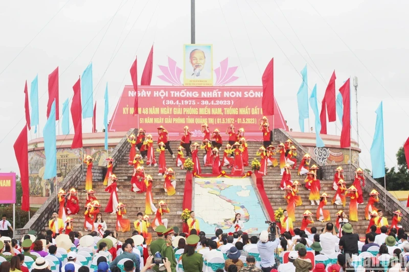 广治省每年4月30日举行“江山统一”节。