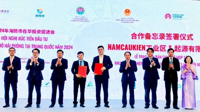 海防市企业与中国企业交换合作备忘录。（图片来源：haiphong.gov.vn）