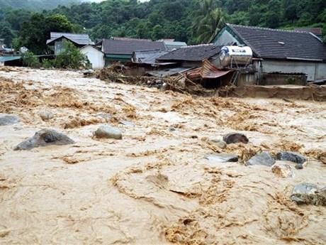 越南中部洪灾致8人死亡和多地重大财产损失