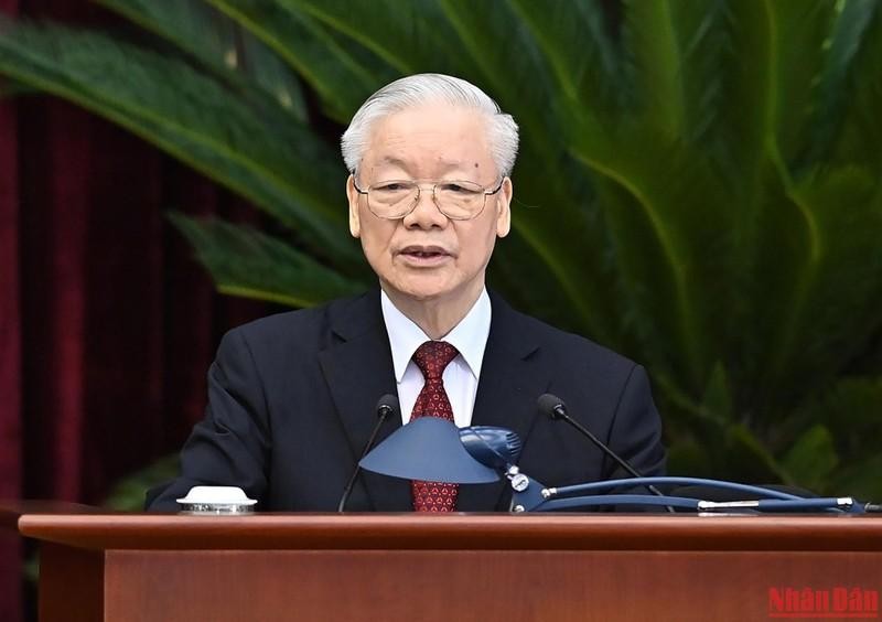越共中央总书记阮富仲在会上致闭幕词。