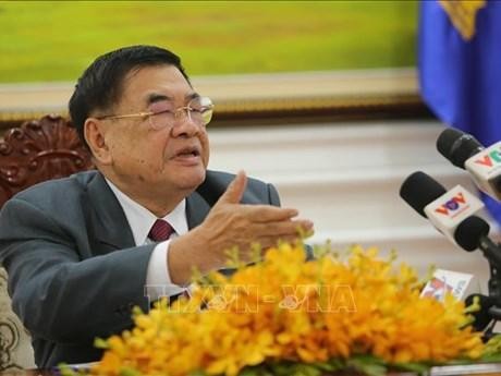 柬埔寨王国国会第一副主席姜伊接受媒体记者的采访。
