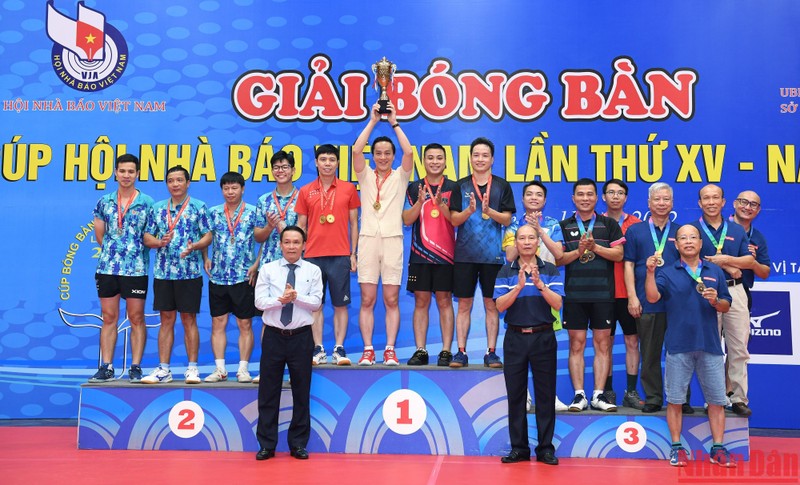 越南记协杯第十五次乒乓球赛颁奖仪式。