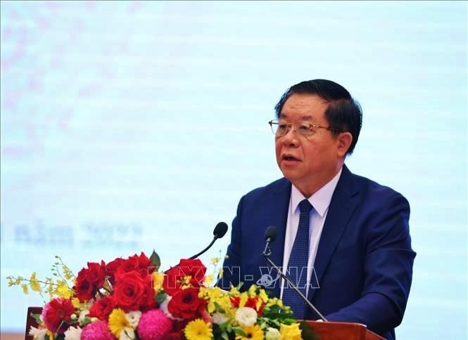 越共中央宣教部部长阮重义主持研讨会。