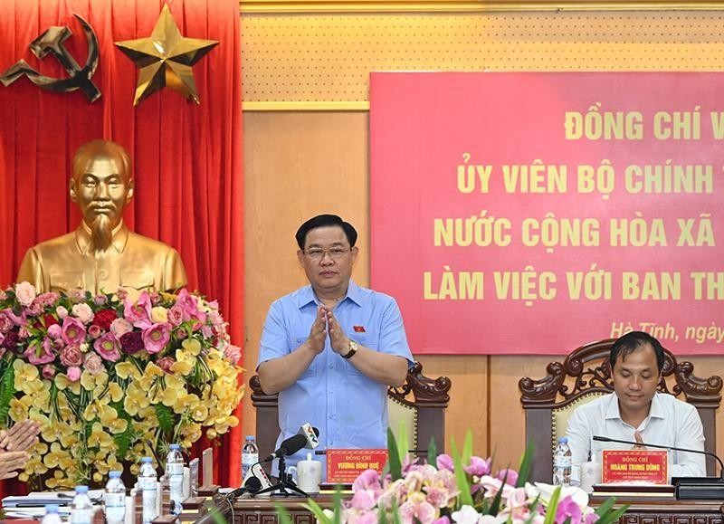 国会主席王廷惠同河静省委常委会8月31日下午举行工作会议。