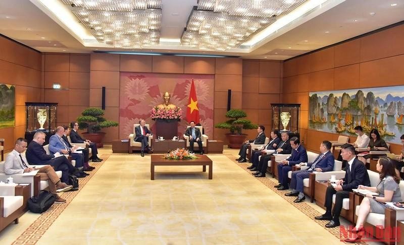 越南国会主席王廷惠会见欧洲议会国际贸易委员会主席兰格。