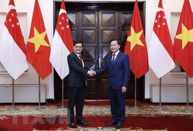 越南政府副总理黎明慨与新加坡副总理王瑞杰举行会谈。