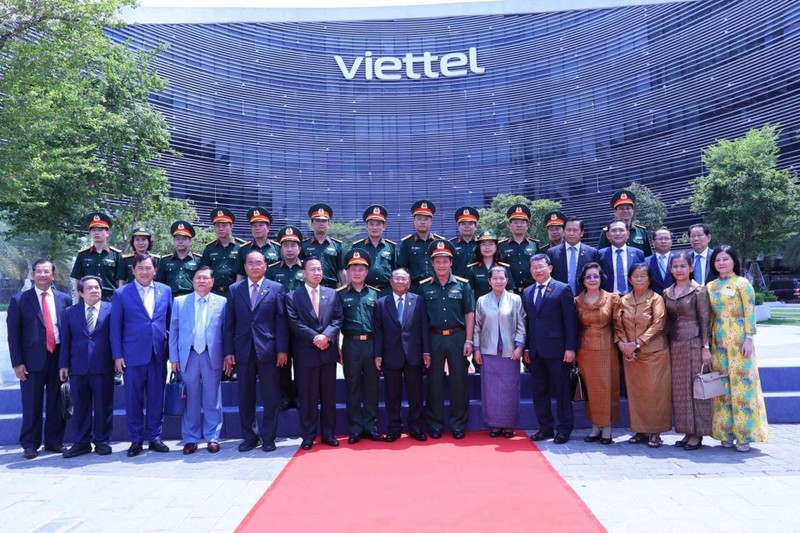 柬埔寨王国国会主席韩桑林访问Viettel集团。